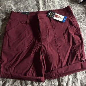 Eddie Bauer Roll Hem Bermuda Short. New with tags size 10.
